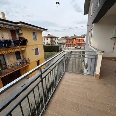 Ringhiera con alzatina su parapetto esistente 